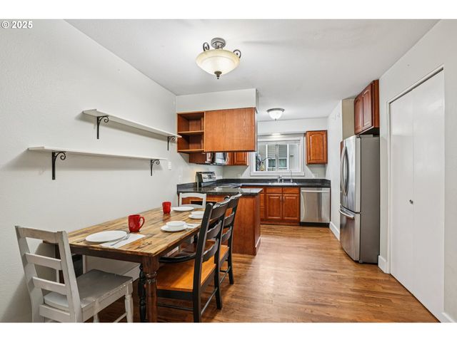 6610 Sw TERRI Ct 10, Portland, OR 97225