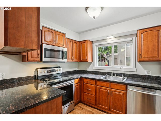 6610 Sw TERRI Ct 10, Portland, OR 97225
