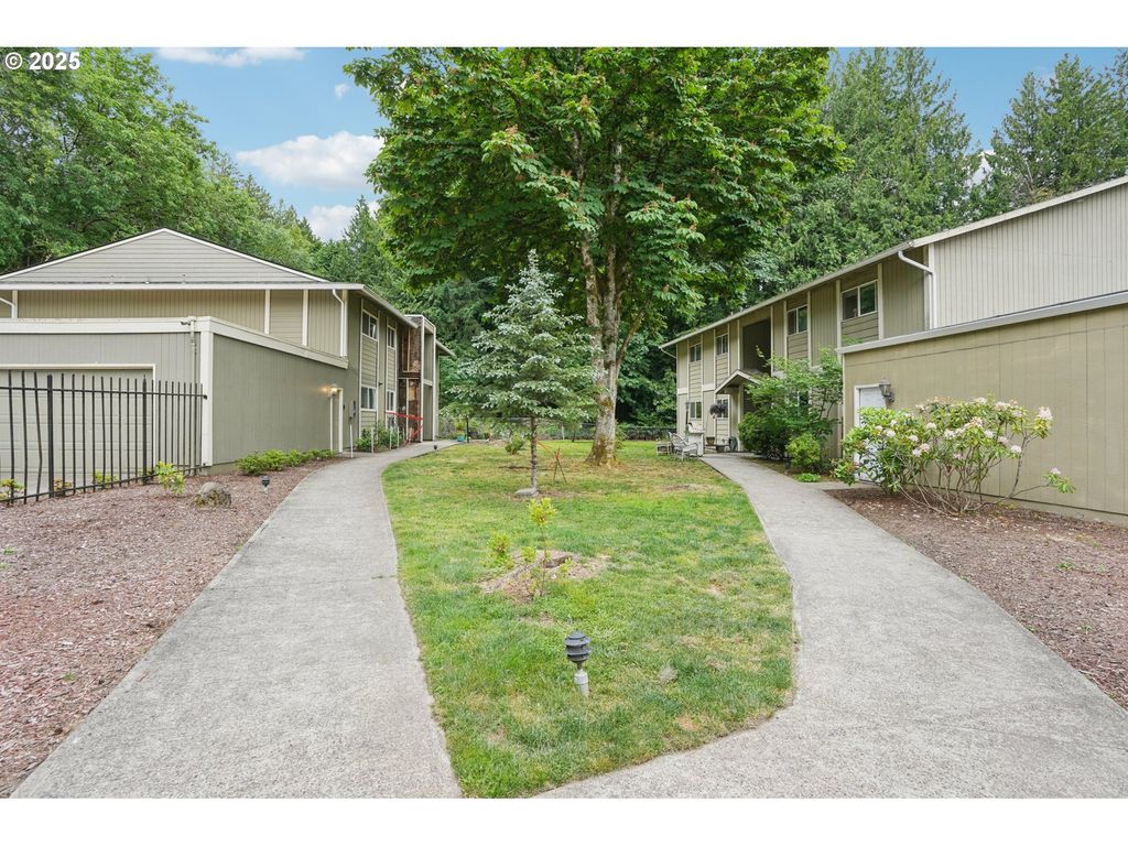 6610 Sw TERRI Ct 10, Portland, OR 97225