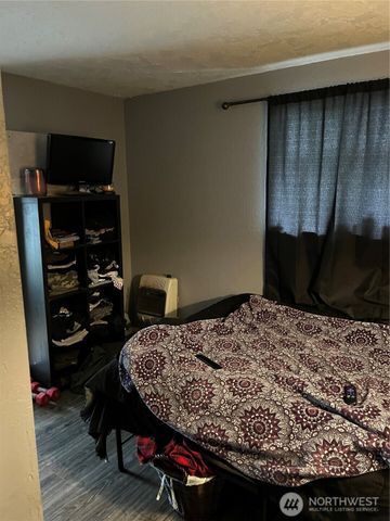 1034 W Spruce Street, Port Angeles, WA 98363