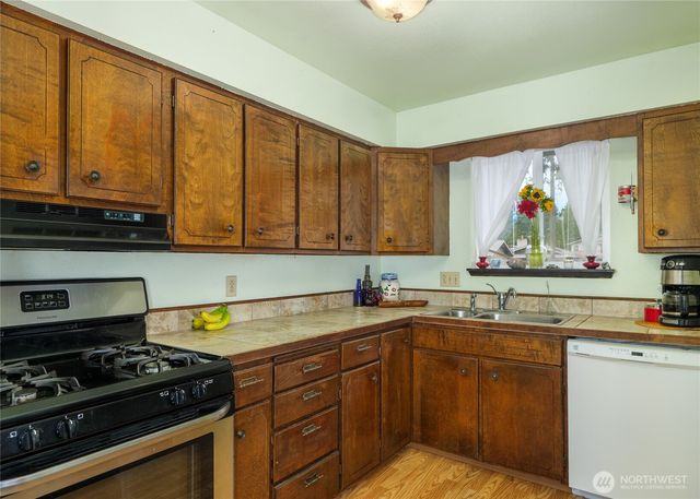 1034 W Spruce Street, Port Angeles, WA 98363