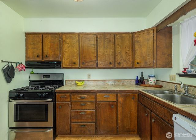 1034 W Spruce Street, Port Angeles, WA 98363