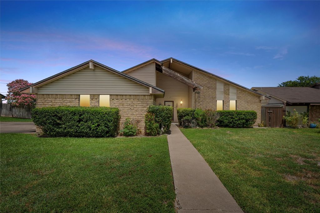 116 Boleman Drive, Hewitt, TX 76643