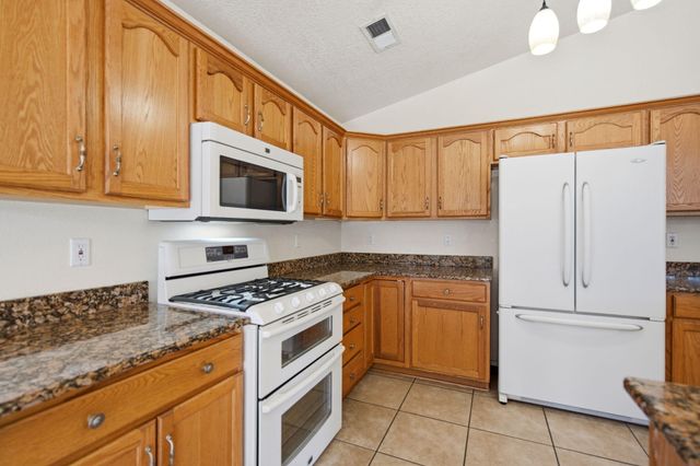 10259 Country Meadows Drive NW, Albuquerque, NM 87114