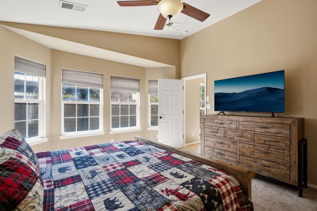 10259 Country Meadows Drive NW, Albuquerque, NM 87114