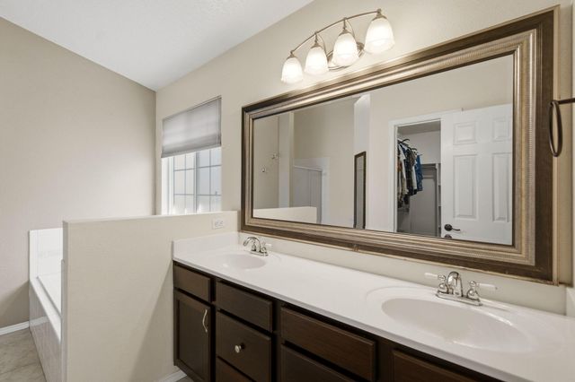 10259 Country Meadows Drive NW, Albuquerque, NM 87114
