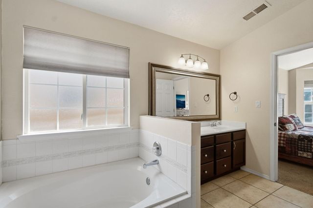 10259 Country Meadows Drive NW, Albuquerque, NM 87114
