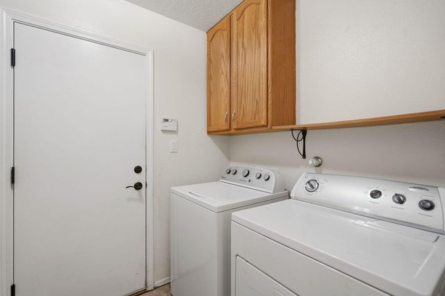 10259 Country Meadows Drive NW, Albuquerque, NM 87114