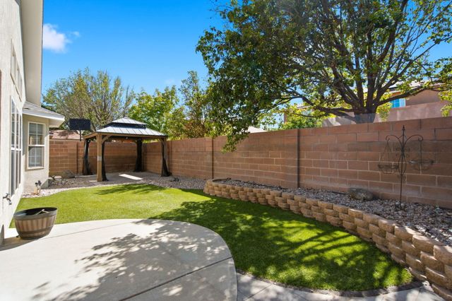 10259 Country Meadows Drive NW, Albuquerque, NM 87114