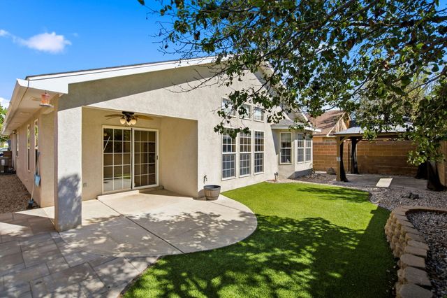 10259 Country Meadows Drive NW, Albuquerque, NM 87114