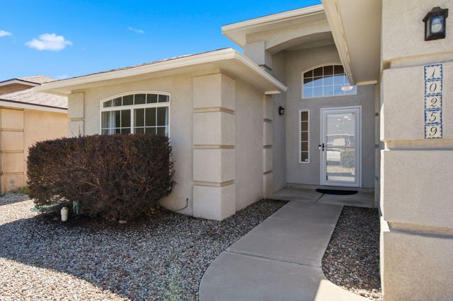 10259 Country Meadows Drive NW, Albuquerque, NM 87114