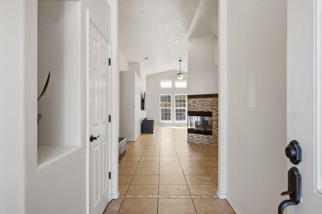 10259 Country Meadows Drive NW, Albuquerque, NM 87114