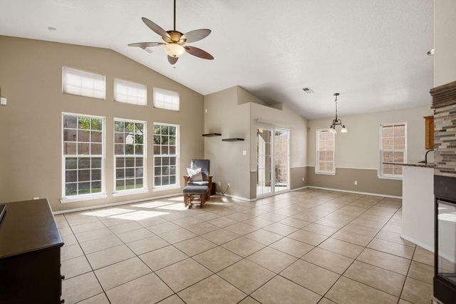 10259 Country Meadows Drive NW, Albuquerque, NM 87114