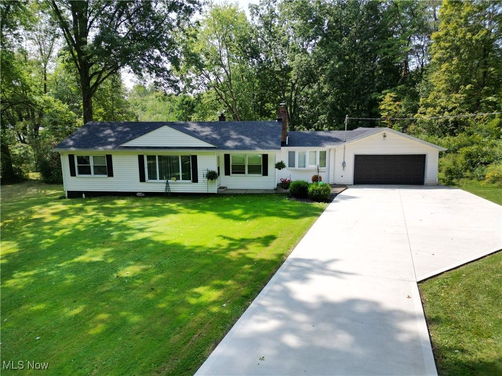 6170 Sodom Hutchings Road, Girard, OH 44420