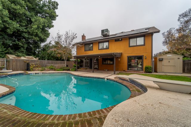 4121 W Grove Court, Visalia, CA 93291