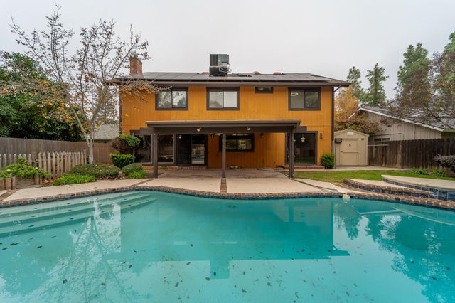 4121 W Grove Court, Visalia, CA 93291