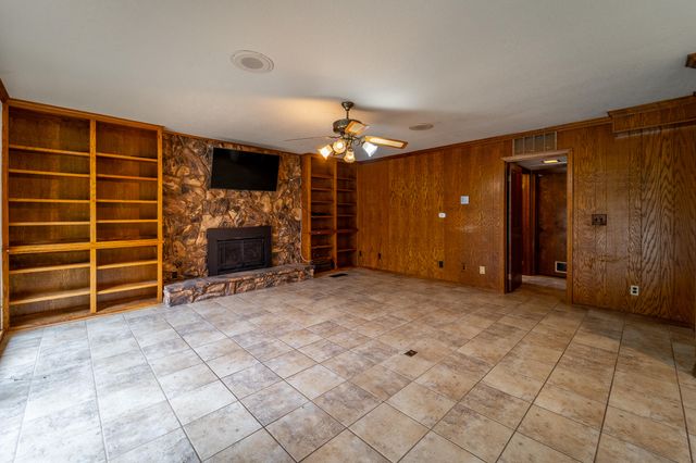 4121 W Grove Court, Visalia, CA 93291