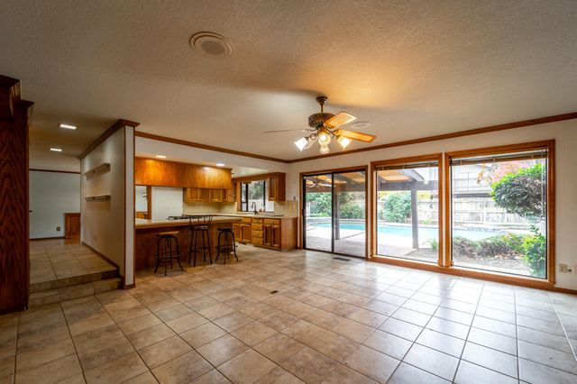 4121 W Grove Court, Visalia, CA 93291