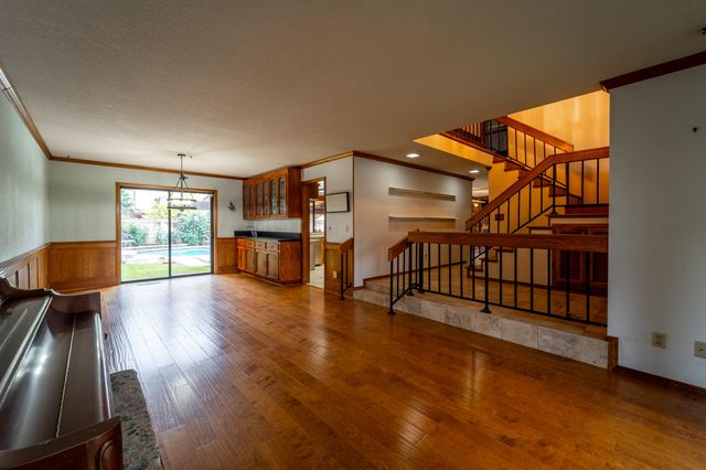 4121 W Grove Court, Visalia, CA 93291