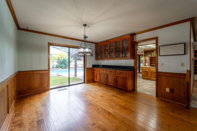 4121 W Grove Court, Visalia, CA 93291