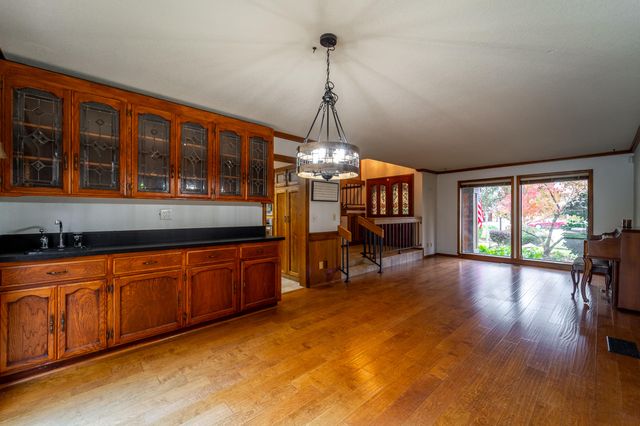 4121 W Grove Court, Visalia, CA 93291