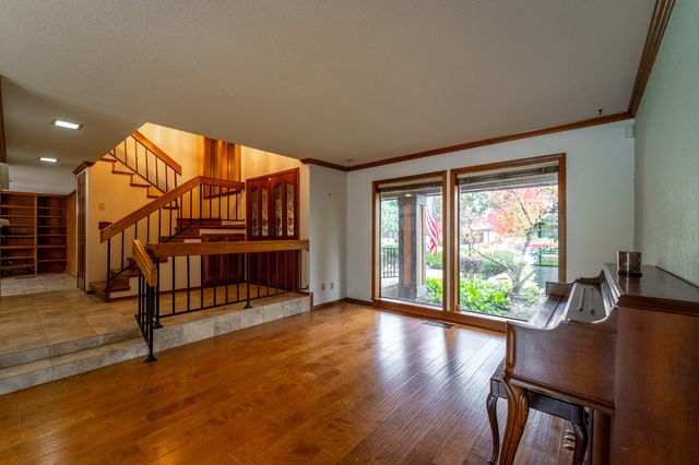 4121 W Grove Court, Visalia, CA 93291