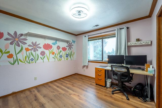 4121 W Grove Court, Visalia, CA 93291