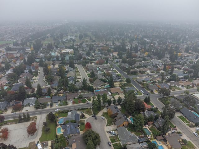 4121 W Grove Court, Visalia, CA 93291