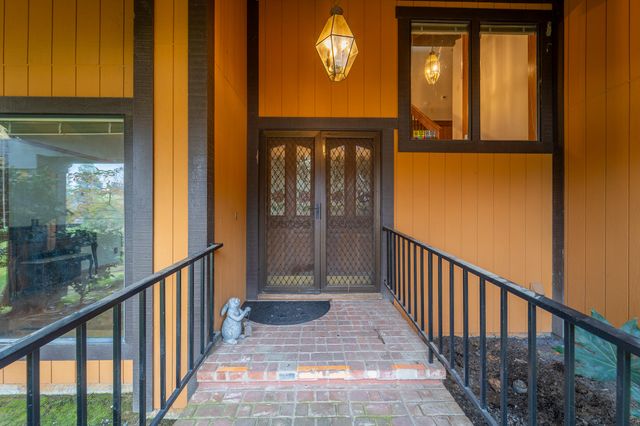 4121 W Grove Court, Visalia, CA 93291