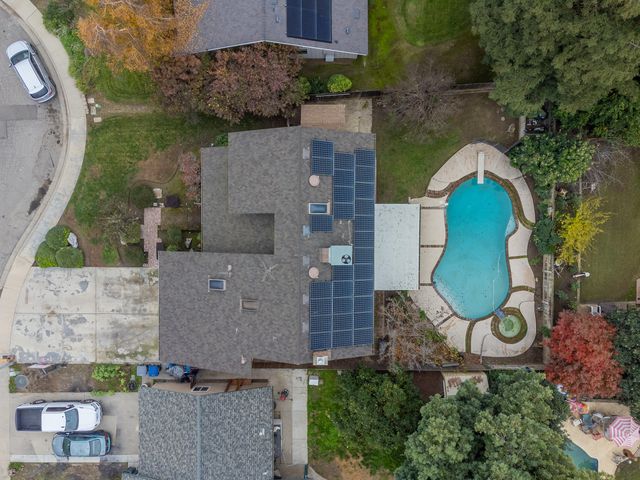 4121 W Grove Court, Visalia, CA 93291