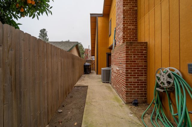 4121 W Grove Court, Visalia, CA 93291