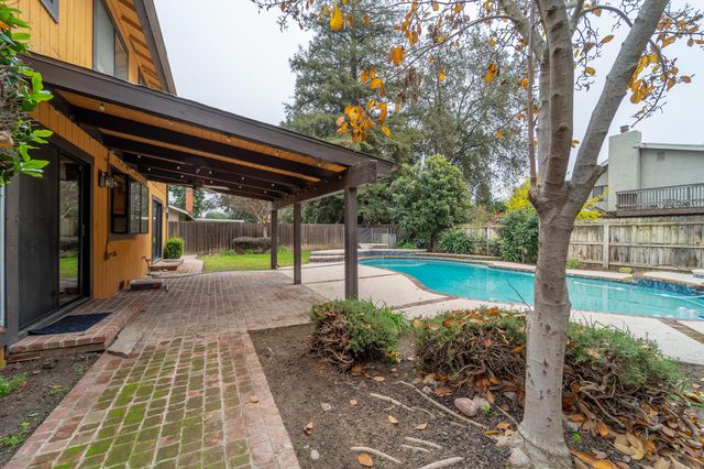 4121 W Grove Court, Visalia, CA 93291