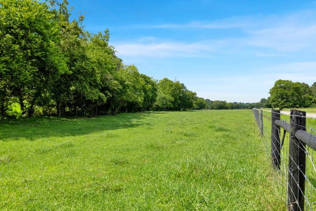 15085 Columbia Hwy, Lynnville, TN 38472