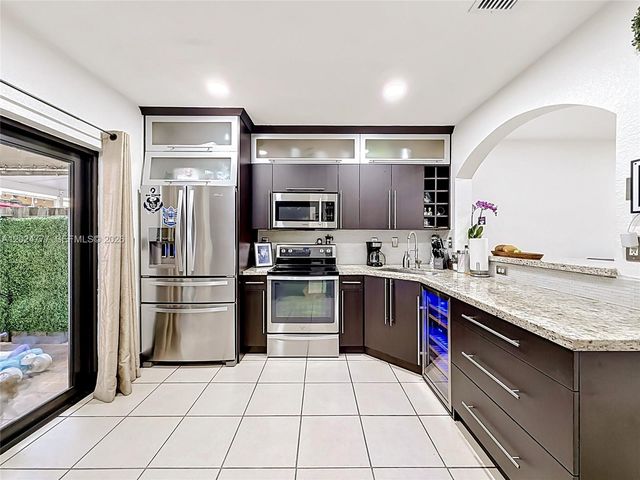 7699 W 36th Avenue 1, Hialeah, FL 33018