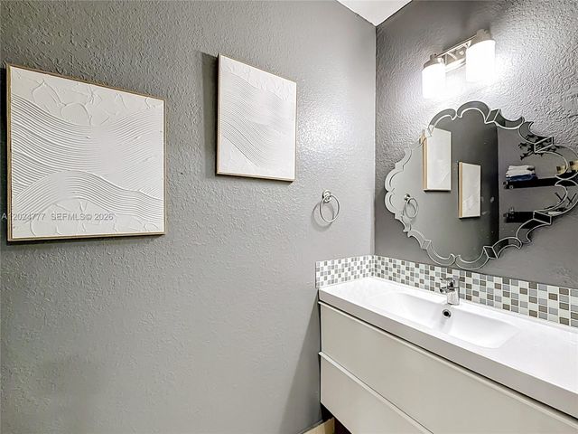 7699 W 36th Avenue 1, Hialeah, FL 33018