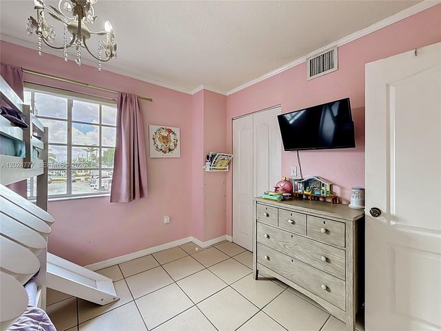 7699 W 36th Avenue 1, Hialeah, FL 33018