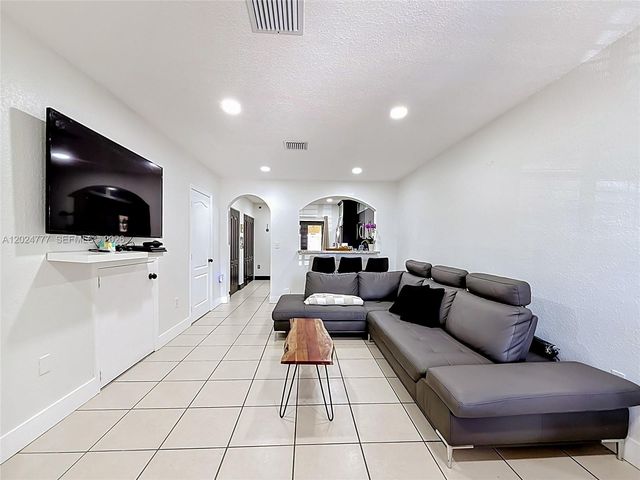 7699 W 36th Avenue 1, Hialeah, FL 33018