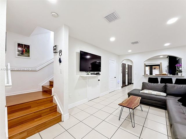 7699 W 36th Avenue 1, Hialeah, FL 33018
