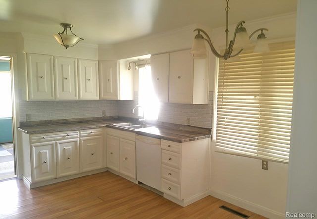 433 Crestview Street, Flushing, MI 48433