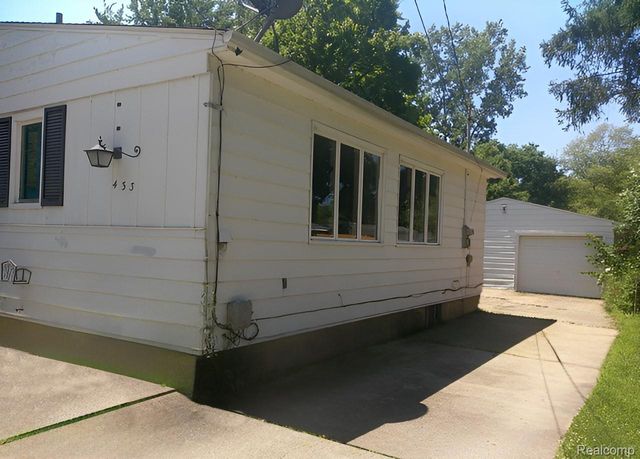 433 Crestview Street, Flushing, MI 48433