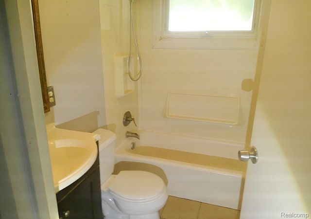 433 Crestview Street, Flushing, MI 48433