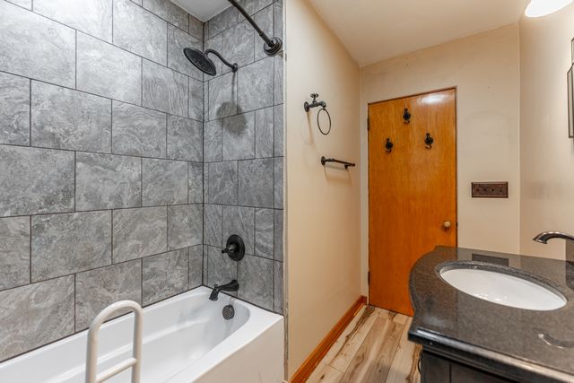 4215 OAKLANE Road, Rockford, IL 61109