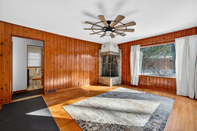 4215 OAKLANE Road, Rockford, IL 61109