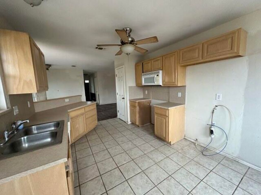 Image 10 of property listing at 2930 Waco Street, San Angelo, TX 76901