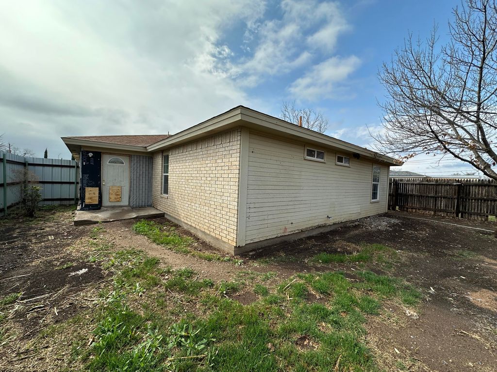 Image 3 of property listing at 2930 Waco Street, San Angelo, TX 76901
