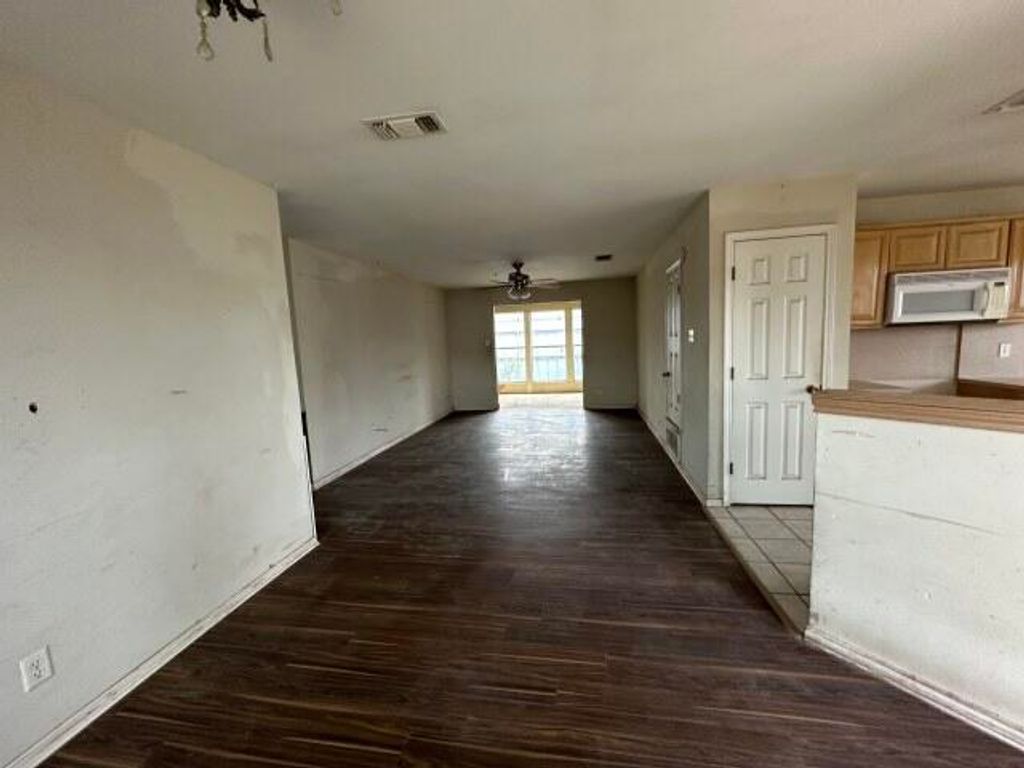 Image 7 of property listing at 2930 Waco Street, San Angelo, TX 76901