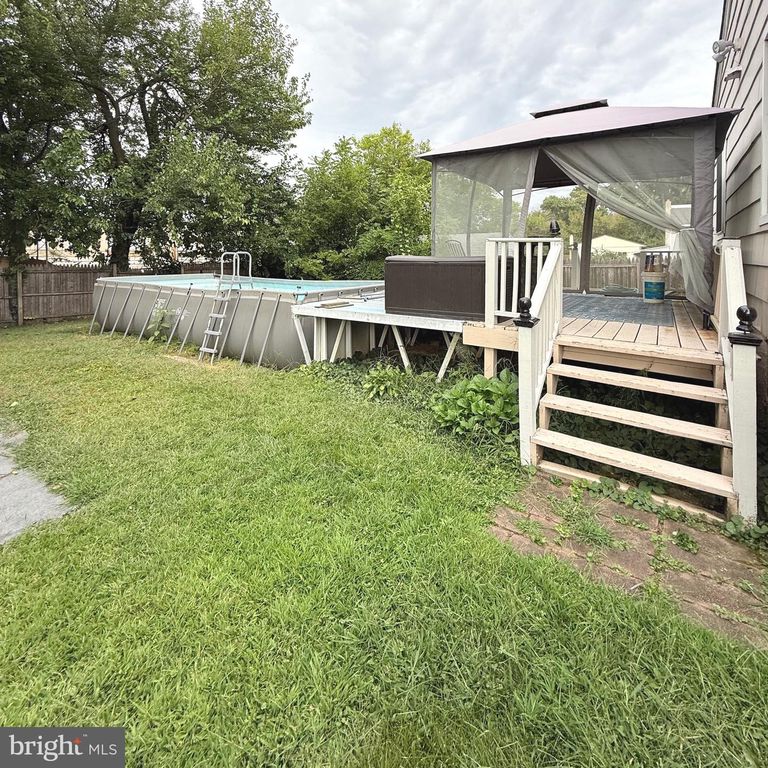 425 MANHATTAN ST, Essington, PA 19029