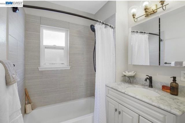 2468 Maxwell, Oakland, CA 94601