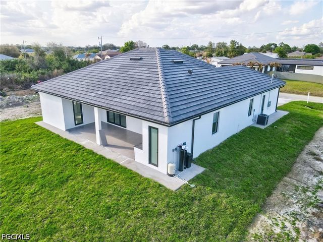 4107 16th ST SW, Lehigh Acres, FL 33976