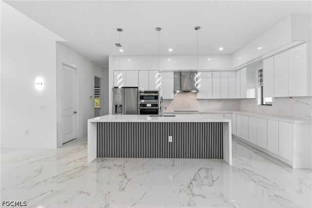 4107 16th ST SW, Lehigh Acres, FL 33976